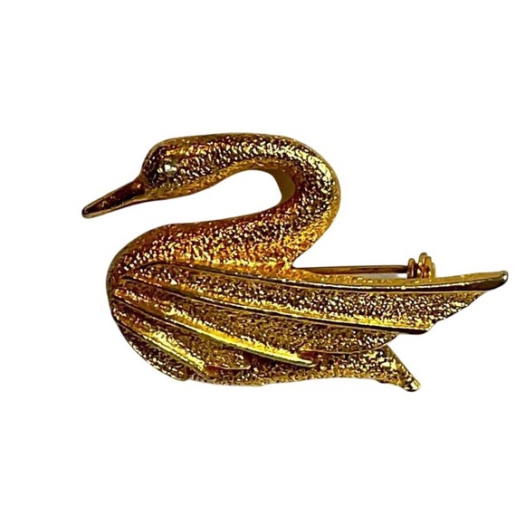 Dubarry on 5th Jewelry - Dubarry 5th Avenue 1950's Gold Plated Swan Brooch With Crystal Eye
